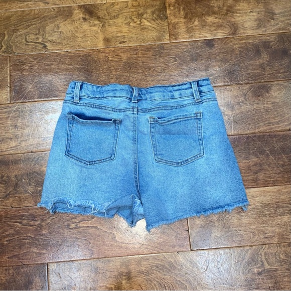 Girl’s jean shorts - Picture 3 of 3